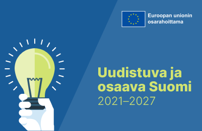 Sinisellä pohjalla vasemmalla valkoisessa kädessä keltainen hehkuva lamppu. Oikealla keltaisella teksti: Uudistuva ja osaava Suomi 2021–2027. Oikealla yläkulmassa EU-lippu sekä teksti: Euroopan unionin osarahoittama.